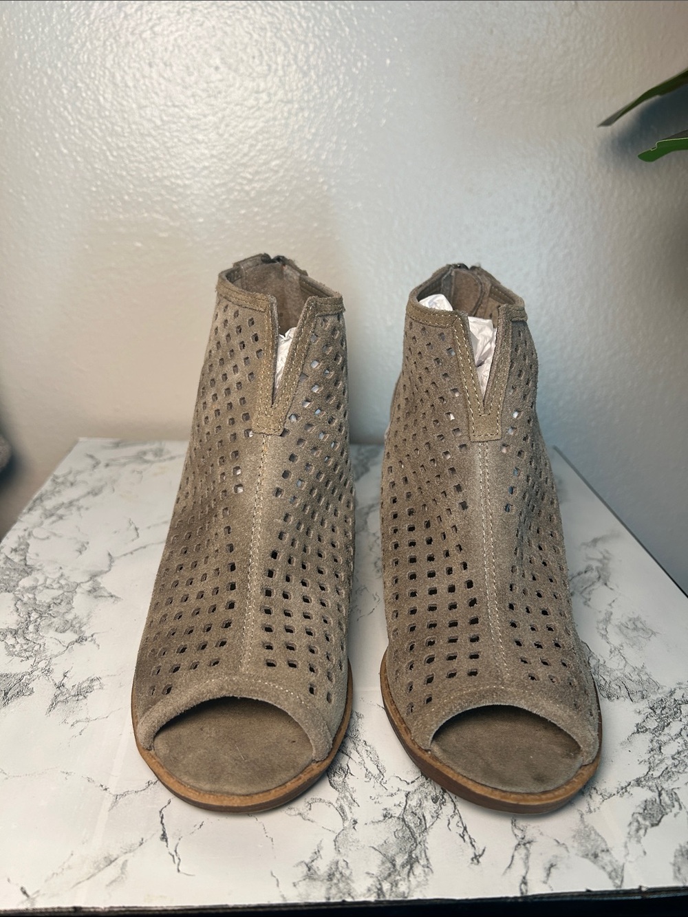 Dirty Laundry Tessa Taupe Suede Peep-Toe Booties Size 6.5
